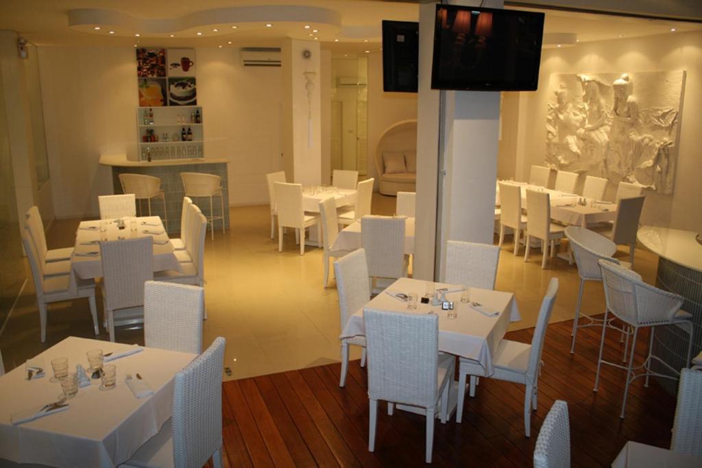 Santi White Hotel Phuket Bagian luar foto