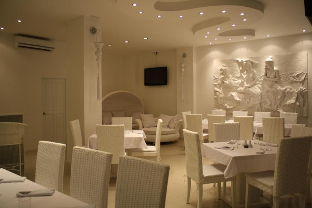 Santi White Hotel Phuket Bagian luar foto