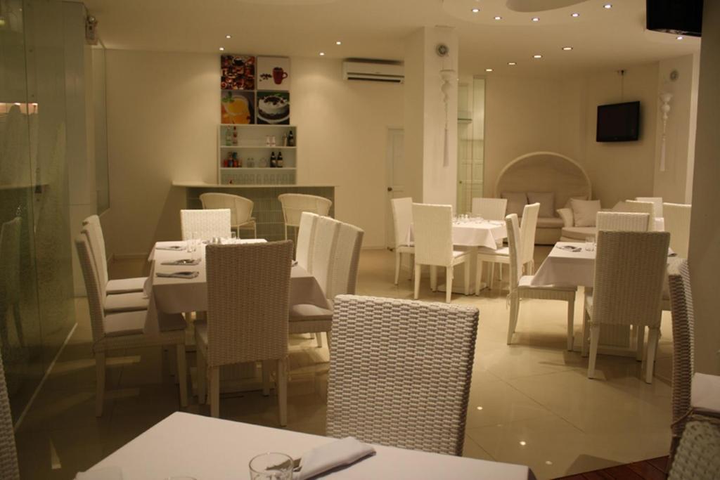 Santi White Hotel Phuket Bagian luar foto