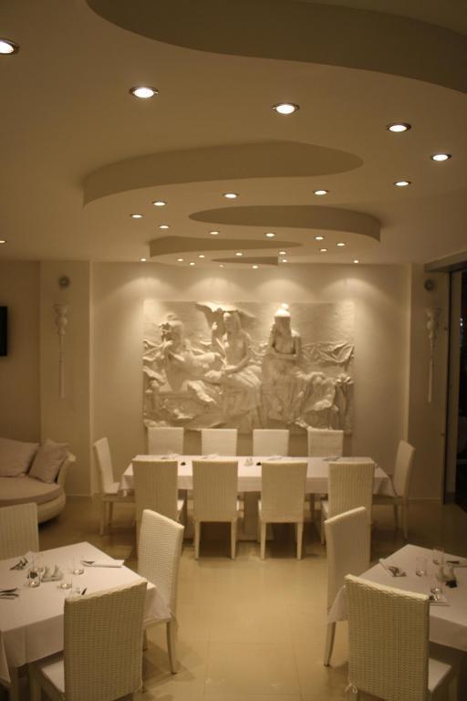 Santi White Hotel Phuket Bagian luar foto