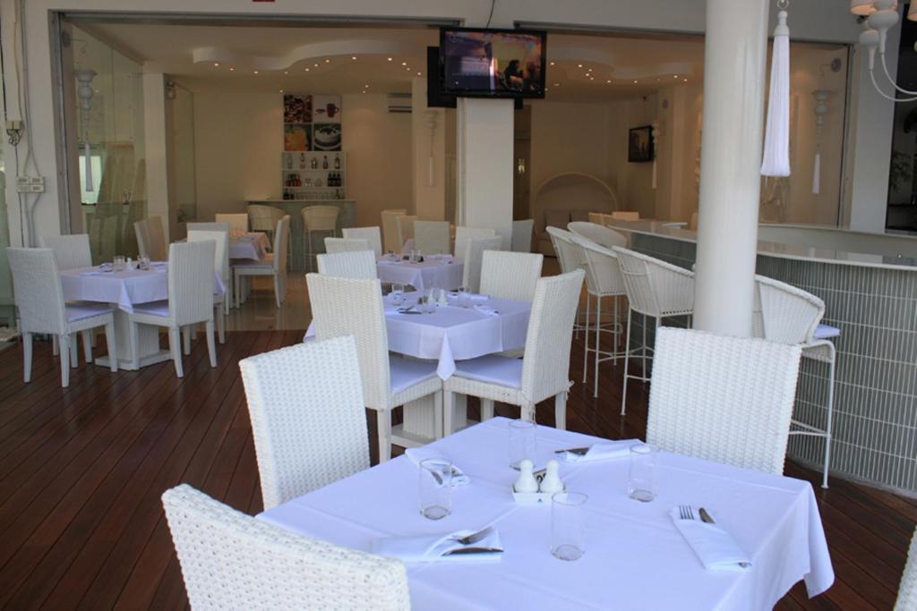 Santi White Hotel Phuket Bagian luar foto