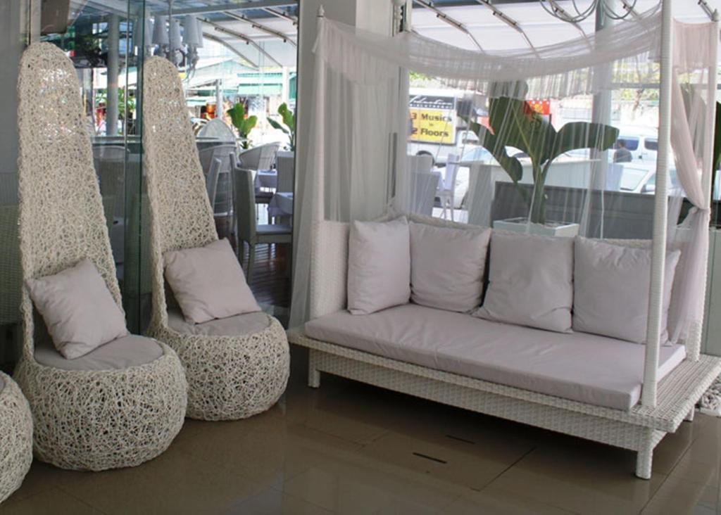 Santi White Hotel Phuket Bagian luar foto