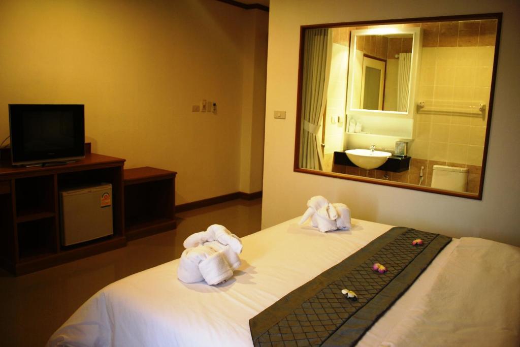 Santi White Hotel Phuket Bagian luar foto